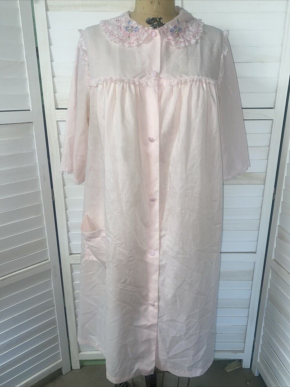 VTG 60s 70s Sears Women’s Pink Housecoat Robe Nightgown Lace Embroidery Medium